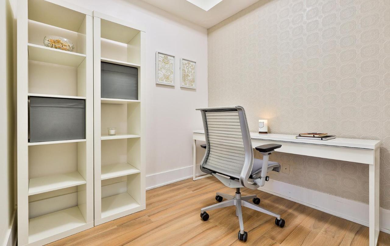 Luxury Condo Prime Location トロント エクステリア 写真