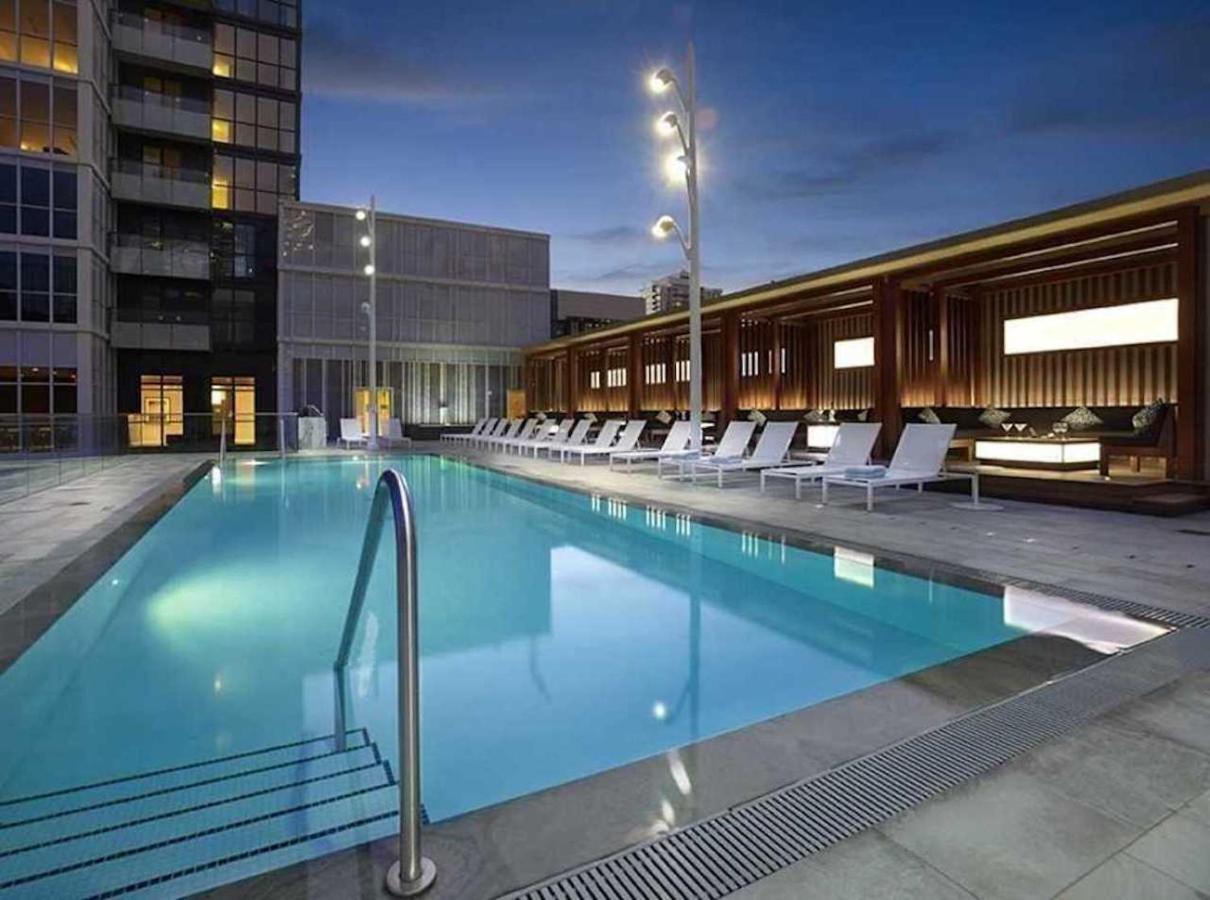 Luxury Condo Prime Location トロント エクステリア 写真