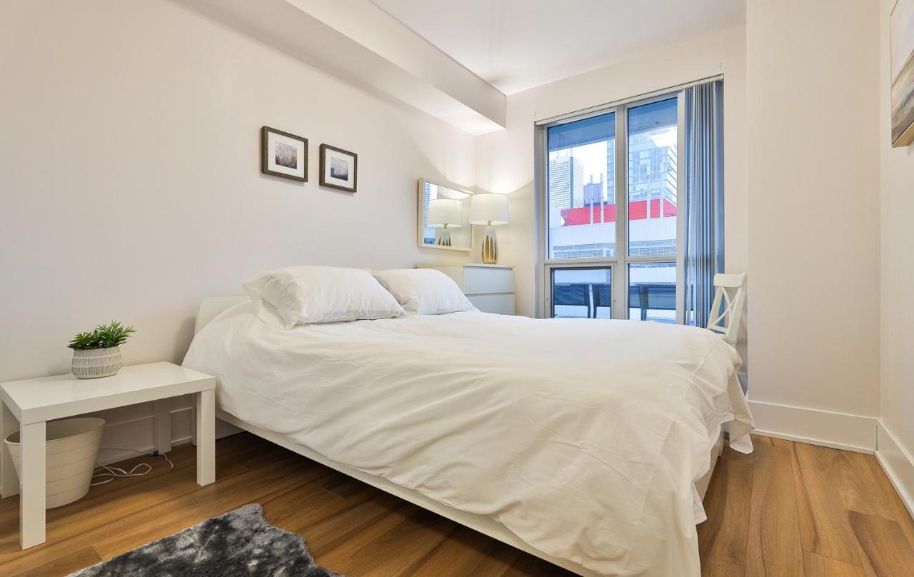 Luxury Condo Prime Location トロント エクステリア 写真
